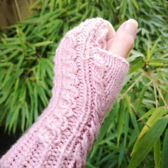 Rose Pink Seamless Fingerless Texting Mittens Gloves Handmade in Canada NEW - Picture 6 of 7